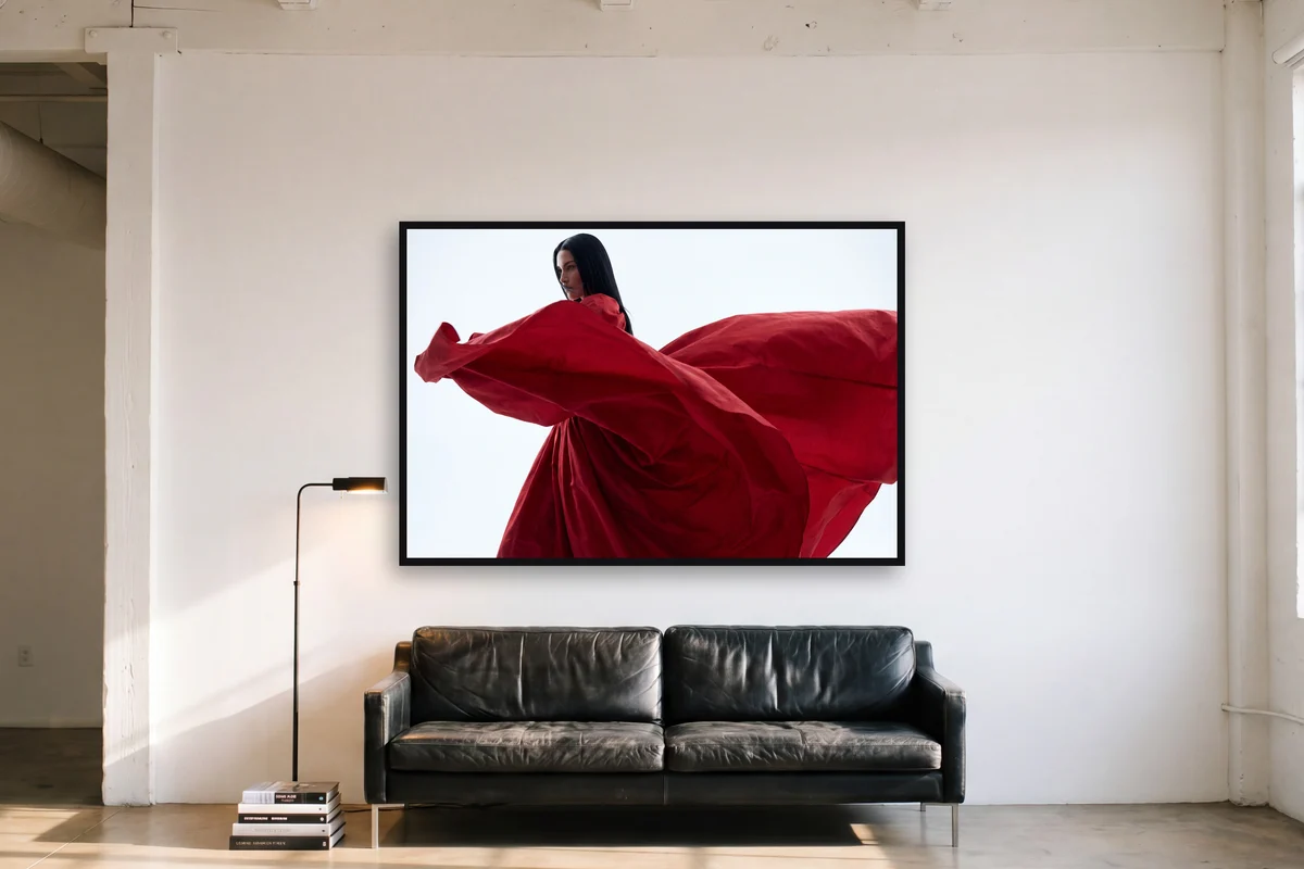 Roter Couture-Wind im Raum