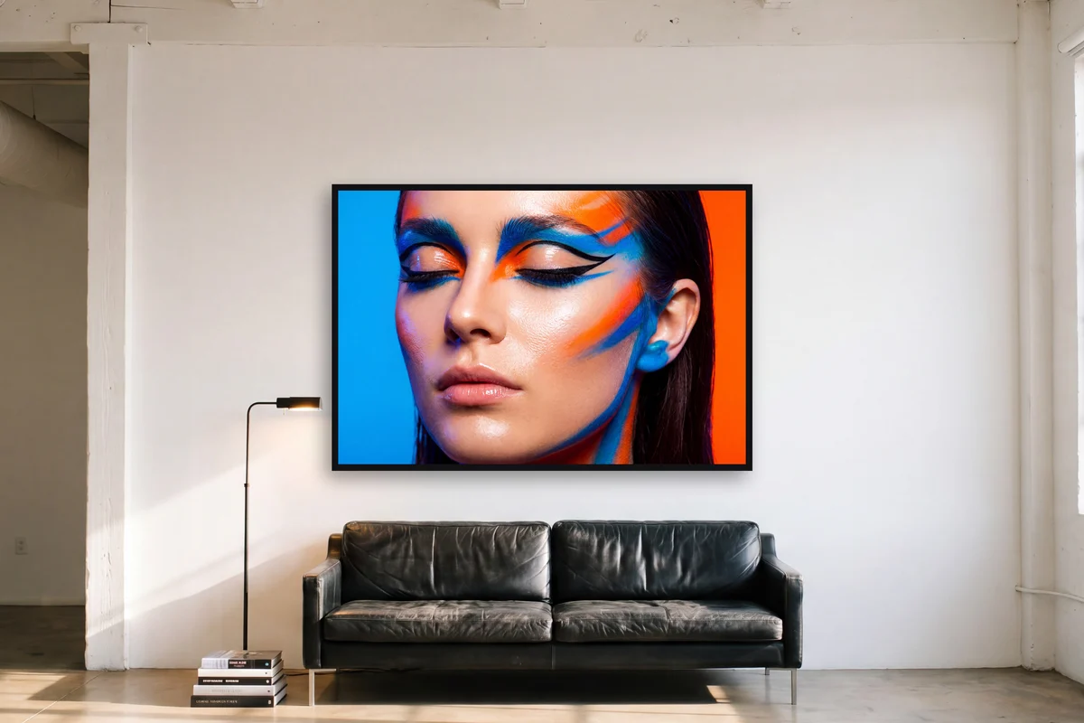 Beauty in Blau & Orange im Raum