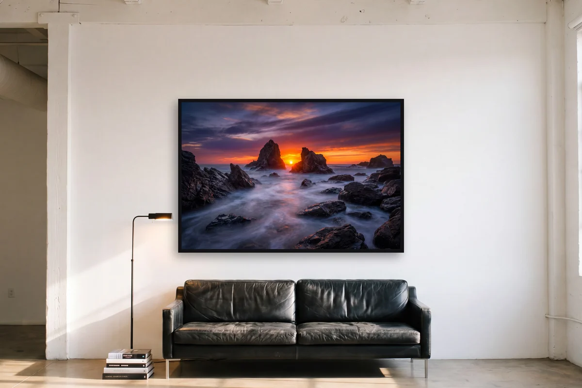 Felsen im Sonnenuntergang im Raum