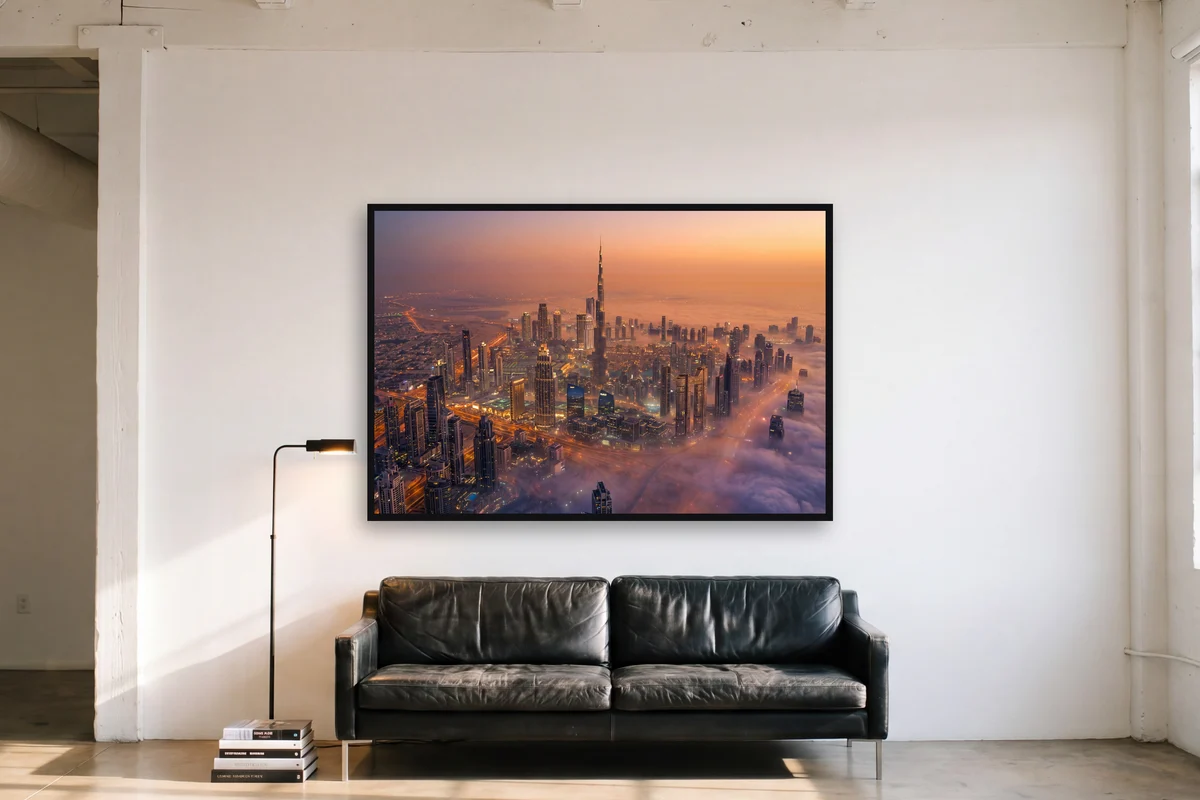 Dubai über den Wolken im Raum